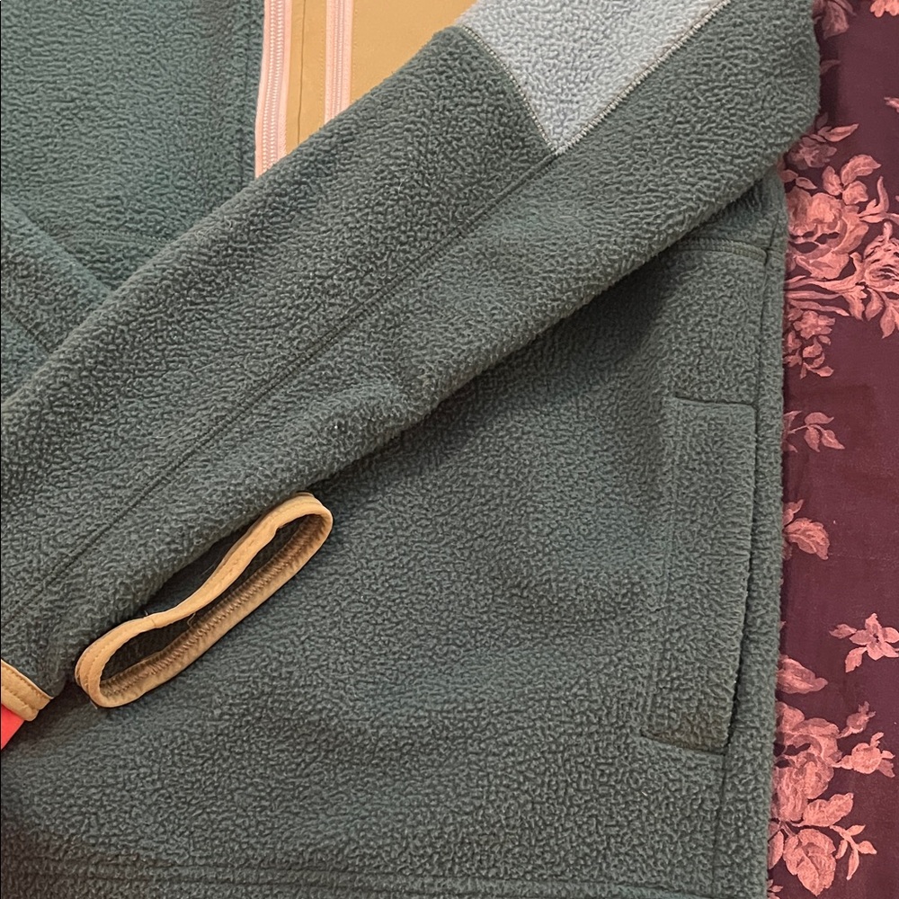 Cotopaxi Fleece Pullover in Teal and Green - Picture 3 of 4
